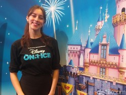 Cerita Pemain Mary Poppins Belajar Akrobat Udara di Disney on Ice 2024