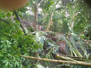 Hujan Deras Berjam-jam, 3 Orang Tewas Tertimbun Longsor di Ende