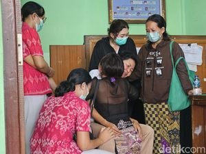 Haru Keluarga Terima Jenazah Taruna STIP yang Dianiaya Senior Haru Keluarga Terima Jenazah Taruna STIP yang Dianiaya Senior