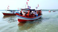 Kapal Wisata di Karangantu Lebih Hidup dan Berwarna