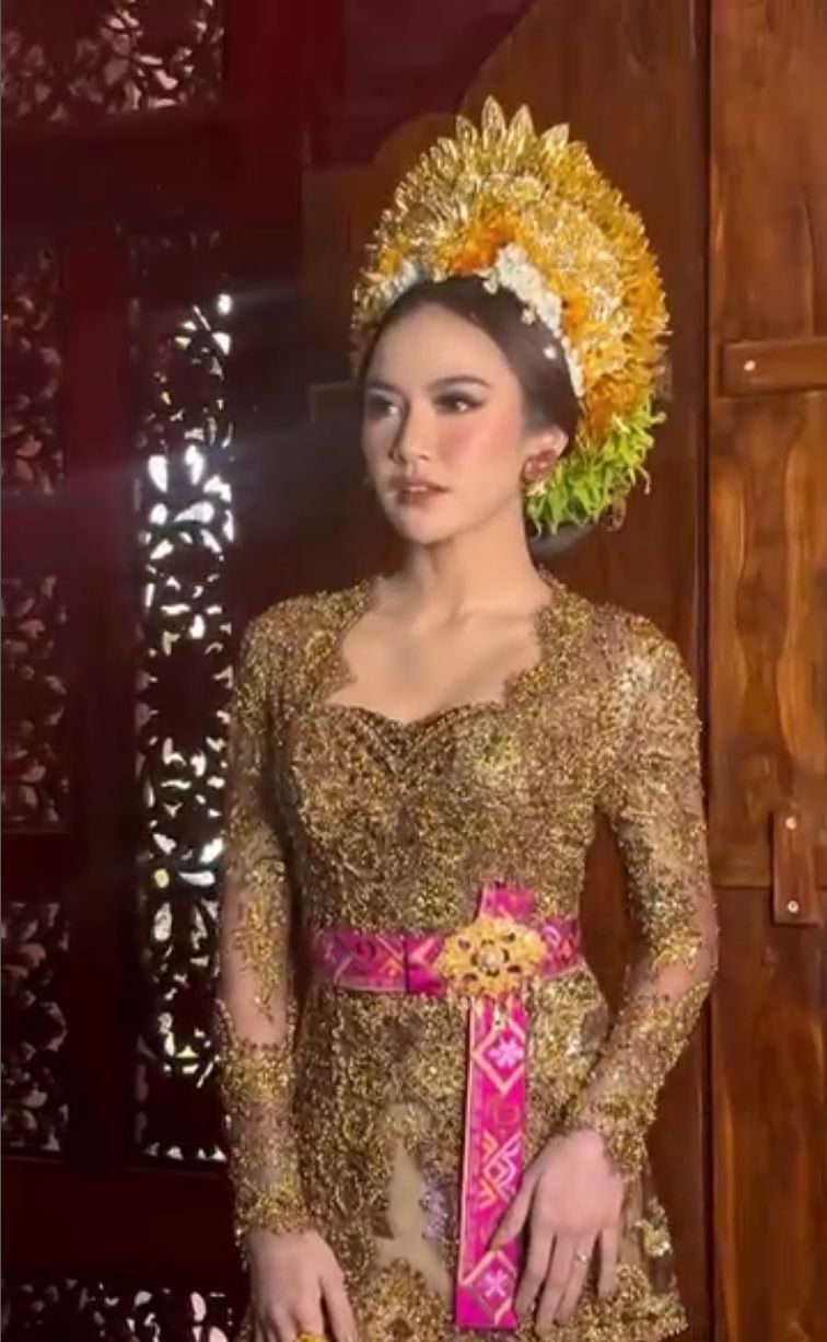 Kebaya Mepamit Mahalini karya Asky Febrianti.