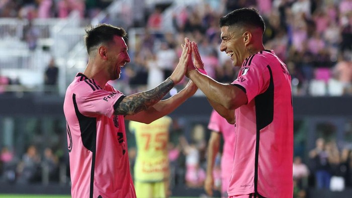 FORT LAUDERDALE, FLORIDA - MAY 04: Luis Suarez #9 of Inter Miami CF celebrates with Lionel Messi #10 after scoring his third goal against the New York Red Bulls during the second half in the game at DRV PNK Stadium on May 04, 2024 in Fort Lauderdale, Florida. (Photo by Megan Briggs/Getty Images)