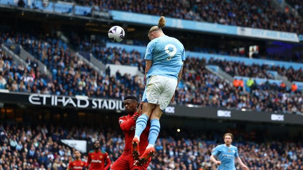 Soccer Football - Premier League - Manchester City v Wolverhampton Wanderers - Etihad Stadium, Manchester, Britain - May 4, 2024  Manchester City's Erling Braut Haaland scores their second goal REUTERS/Molly Darlington NO USE WITH UNAUTHORIZED AUDIO, VIDEO, DATA, FIXTURE LISTS, CLUB/LEAGUE LOGOS OR 'LIVE' SERVICES. ONLINE IN-MATCH USE LIMITED TO 45 IMAGES, NO VIDEO EMULATION. NO USE IN BETTING, GAMES OR SINGLE CLUB/LEAGUE/PLAYER PUBLICATIONS.