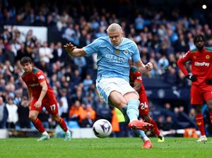 Haaland Hat-trick, Man City Ungguli Wolves 3-0 di Babak I