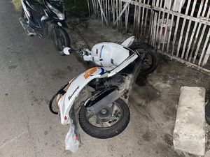 Scoopy Misterius Klaten Sengaja Ditinggal Pengendara yang Dipepet Pemotor Lain Scoopy Misterius Klaten Sengaja Ditinggal Pengendara yang Dipepet Pemotor Lain