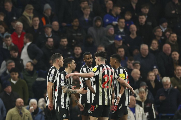 Newcastle's Alexander Isak celebrates with teammates after scoring his side's opening goal during the English Premier League soccer match between Chelsea and Newcastle at Stamford Bridge stadium in London, Monday, March 11, 2024. (AP Photo/Ian Walton)