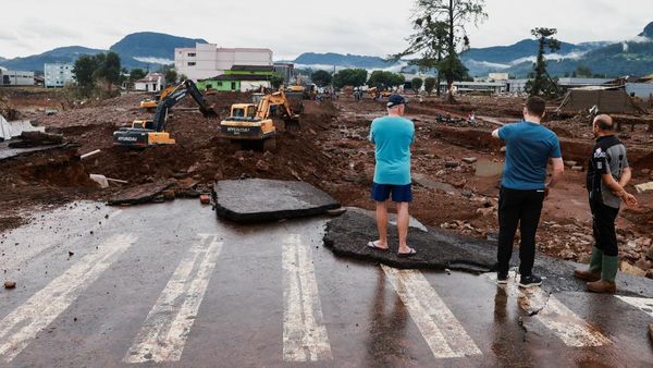 Penampakan Jalan-jalan di Brasil Hancur Diterjang Banjir