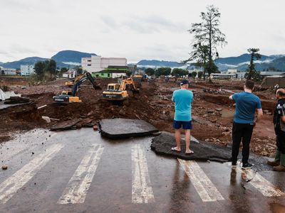 Penampakan Jalan-jalan di Brasil Hancur Diterjang Banjir