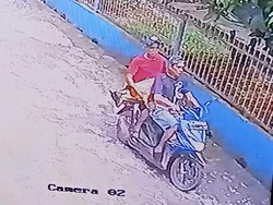 Naik Motor, 2 Pria Ini Nekat Curi Kambing di Siang Bolong