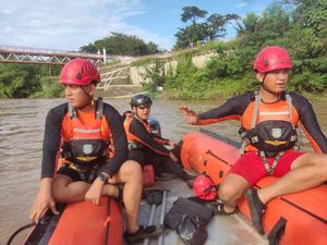 2 Bocah Hilang Terseret Arus Sungai Enim, Pencarian Masih Berlangsung