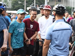 Kagetnya Warga Bertemu Jokowi Saat Sepedaan di CFD Bundaran HI