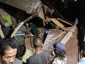 Rumah Warga di Bogor Selatan Roboh gegara Longsor, 1 Lansia Terluka