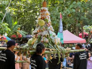 Tasyakuran Kemenangan Prabowo-Gibran dengan Grebeg Tumpeng Tasyakuran Kemenangan Prabowo-Gibran dengan Grebeg Tumpeng