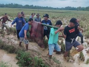 Lansia di Wajo Ditemukan Meninggal Usai 2 Hari Hilang Akibat Banjir Bandang Lansia di Wajo Ditemukan Meninggal Usai 2 Hari Hilang Akibat Banjir Bandang