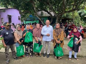 Legislator Gerindra M Husni Salurkan Bantuan untuk Warga Deli Serdang