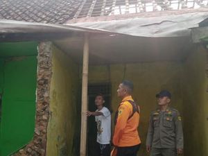Angin Kencang Rusak 3 Rumah Warga Pamijahan Bogor, Penghuni Mengungsi