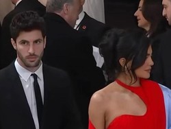 Kisah Pria yang Diterima Kerja dan Dipecat Karena Ketampanannya