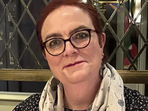 8 Foto Pria Kontroversial Jadi Transgender di Usia 46, Tak Ceraikan Istri