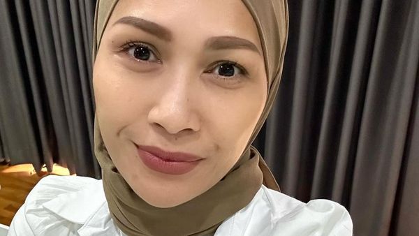 7 Foto Penampilan Tata Janeeta Pakai Hijab Usai Lebaran, Banjir Pujian