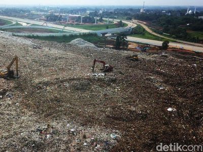 Foto Udara TPA Burangkeng yang Overload