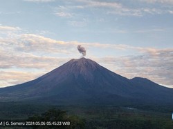 Gunung Semeru Erupsi 4 Kali Dini Hari Tadi