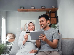 Apakah Wudhu Batal Jika Menyentuh Istri? Ini Penjelasan 4 Mazhab