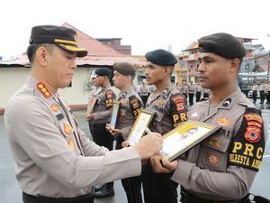 4 Polisi di Ambon Dipecat Tidak Hormat gegara Bolos Kerja Selama Sebulan 4 Polisi di Ambon Dipecat Tidak Hormat gegara Bolos Kerja Selama Sebulan