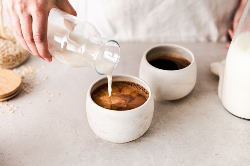 Racikan kopi susu pakai susu nabati