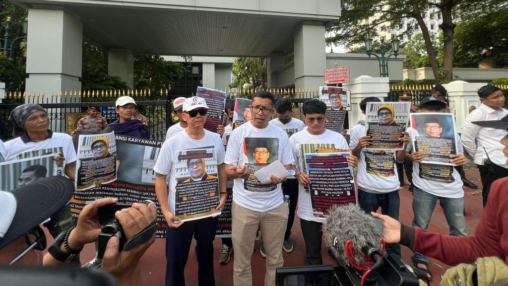 Massa Gelar Aksi Protes Sengketa Merek di MA Massa Gelar Aksi Protes Sengketa Merek di MA