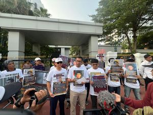 Massa Gelar Aksi Protes Sengketa Merek di MA