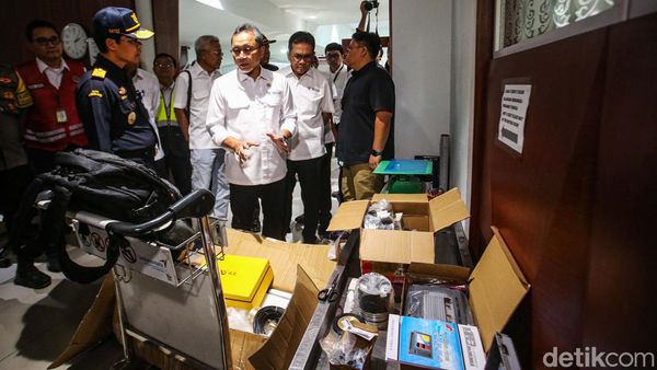 Momen Mendag Sidak Bea Cukai Bandara Soekarno Hatta