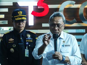 Revisi Aturan Impor Berlaku, Zulhas Langsung Sidak Kantor Bea Cukai Bandara Soetta Revisi Aturan Impor Berlaku, Zulhas Langsung Sidak Kantor Bea Cukai Bandara Soetta
