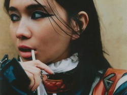 NIKI Nyentrik Banget di Too Much of A Good Thing