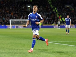 Terbuang dari Arsenal dan Chelsea, Hutchinson Menyala di Ipswich Town