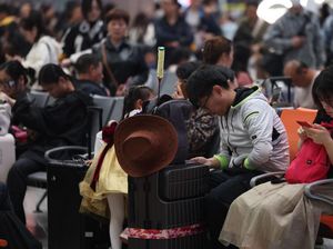 Padatnya Stasiun di Hangzhou Usai Liburan May Day
