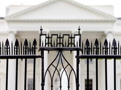 Pagar Gedung Putih Masih Kokoh Meski Dihantam Mobil Ngebut, Kok Bisa?