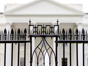 Pagar Gedung Putih Masih Kokoh Meski Dihantam Mobil Ngebut, Kok Bisa? Pagar Gedung Putih Masih Kokoh Meski Dihantam Mobil Ngebut, Kok Bisa?