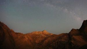 Pesona Hujan Meteor Eta Aquarids di China
