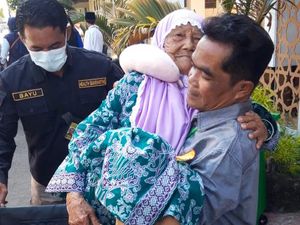Embarkasi Surabaya Layani dan Berangkatkan 5.400 CJH Lansia Tahun Ini Embarkasi Surabaya Layani dan Berangkatkan 5.400 CJH Lansia Tahun Ini