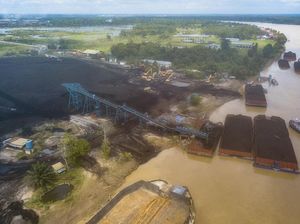 Potret Penampungan Batu Bara di Muaro Jambi Saat Nilai Ekspor Anjlok