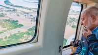 Potret Presiden Brasil Pantau Banjir Dahsyat dari Helikopter