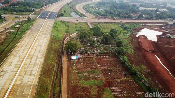 Potret Udara TPU di Pinggir Gerbang Tol Setu Utara 2