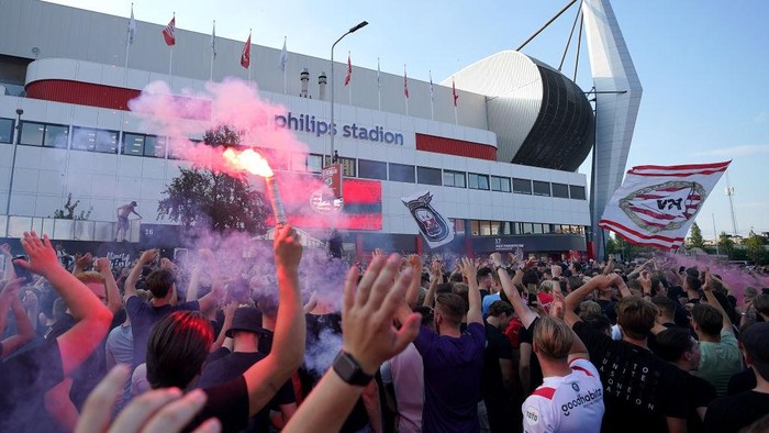PSV Eindhoven fans set off flares outside the stadium before the UEFA Champions League qualifying match at PSV Stadion, Eindhoven. Picture date: Wednesday August 24, 2022. (Photo by Zac Goodwin/PA Images via Getty Images)