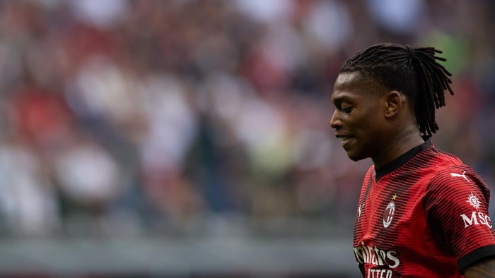 MILAN, ITALY - MAY 05: Rafael Leao of AC Milan looks dejected during the Serie A TIM match between AC Milan and Genoa CFC at Stadio Giuseppe Meazza on May 05, 2024 in Milan, Italy. (Photo by Francesco Scaccianoce/Getty Images)