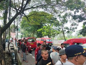 Sopir Angkot di Cilincing Tolak Lagi TransJ Rute Pulo Gadung-Tanjung Priok Sopir Angkot di Cilincing Tolak Lagi TransJ Rute Pulo Gadung-Tanjung Priok