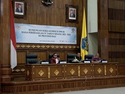 Sekda Bali Persilakan Mardani Ali Sera Lihat Operasional Warung Madura