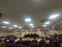 KPU Salah Baca Jawaban Sengketa Pileg, Langsung Dipotong Hakim MK