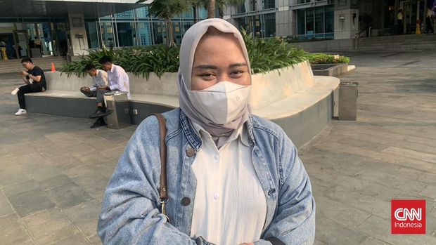 Annisa (27), seorang warga Jakarta Timur melihat bahwa undang-undang tersebut tidak mempertimbangkan kondisi ekonomi masyarakat yang beragam.