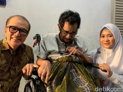 Bareng Ikke Nurjanah, Tantowi Yahya Jenguk Hamdan ATT Sambil Beri Donasi