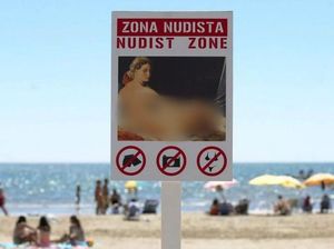 Pantai Ini Wajibkan Pengunjung Telanjang Pantai Ini Wajibkan Pengunjung Telanjang